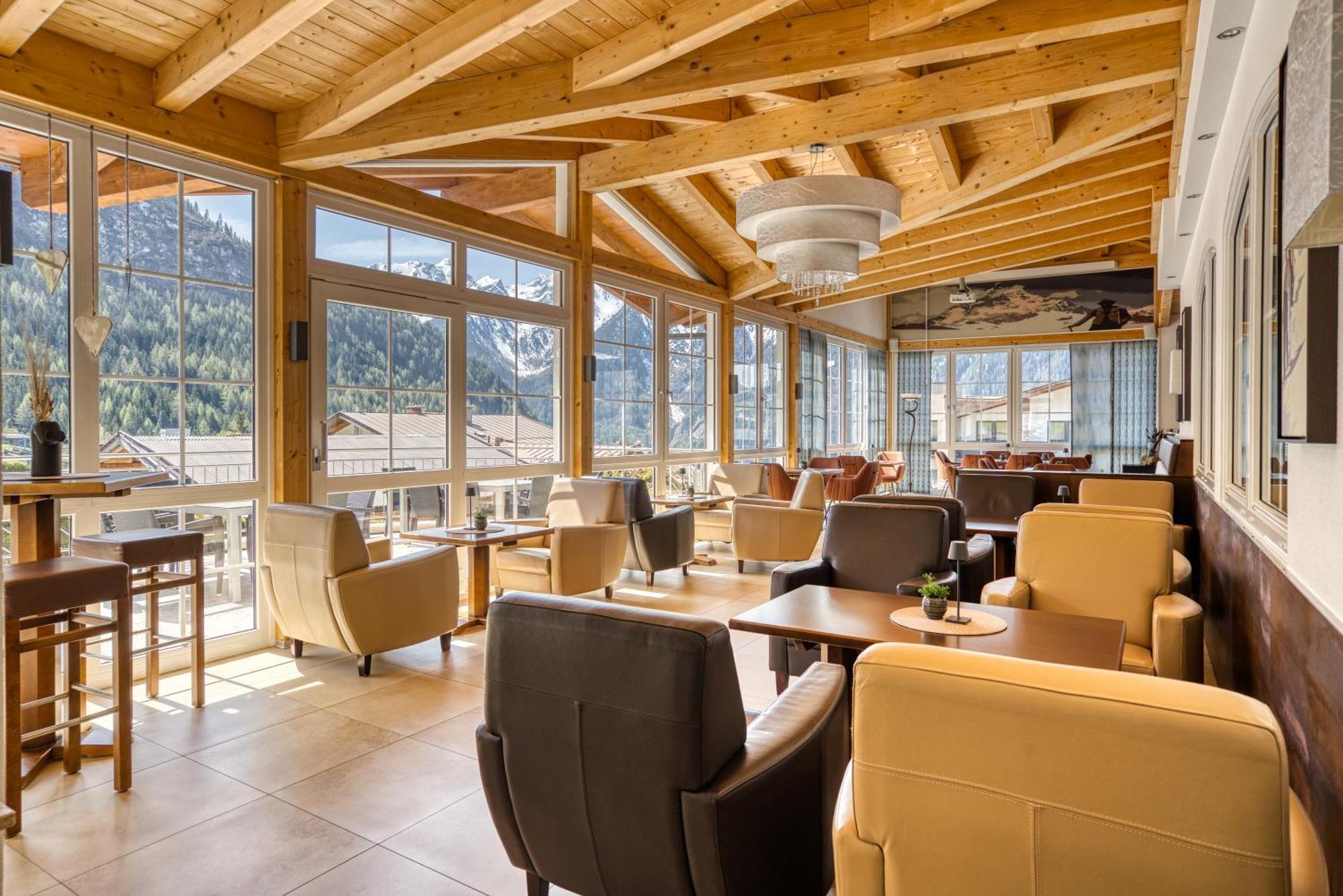Hotel Alpen-Royal Jerzens Exteriör bild