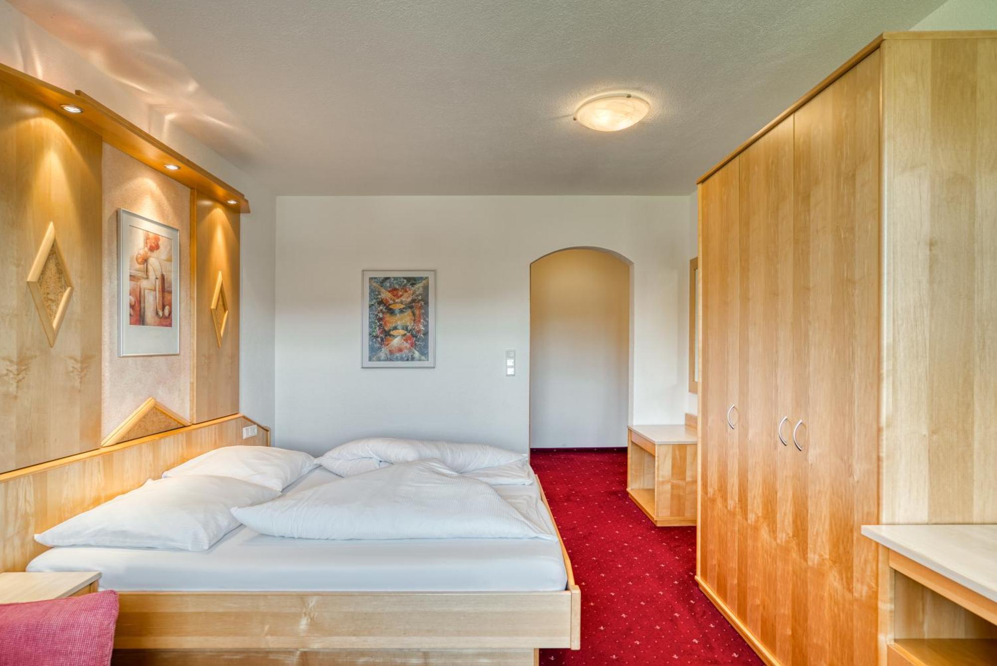 Hotel Alpen-Royal Jerzens Exteriör bild