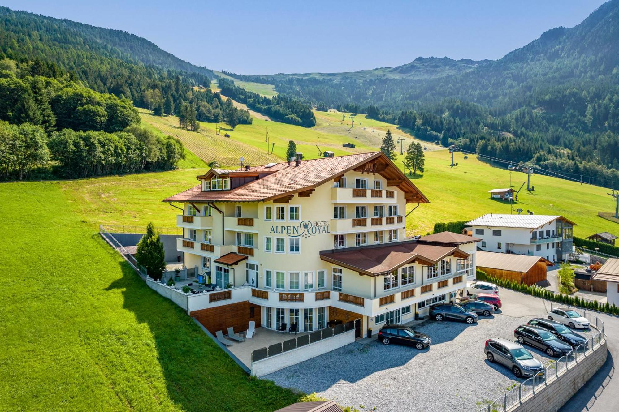 Hotel Alpen-Royal Jerzens Exteriör bild