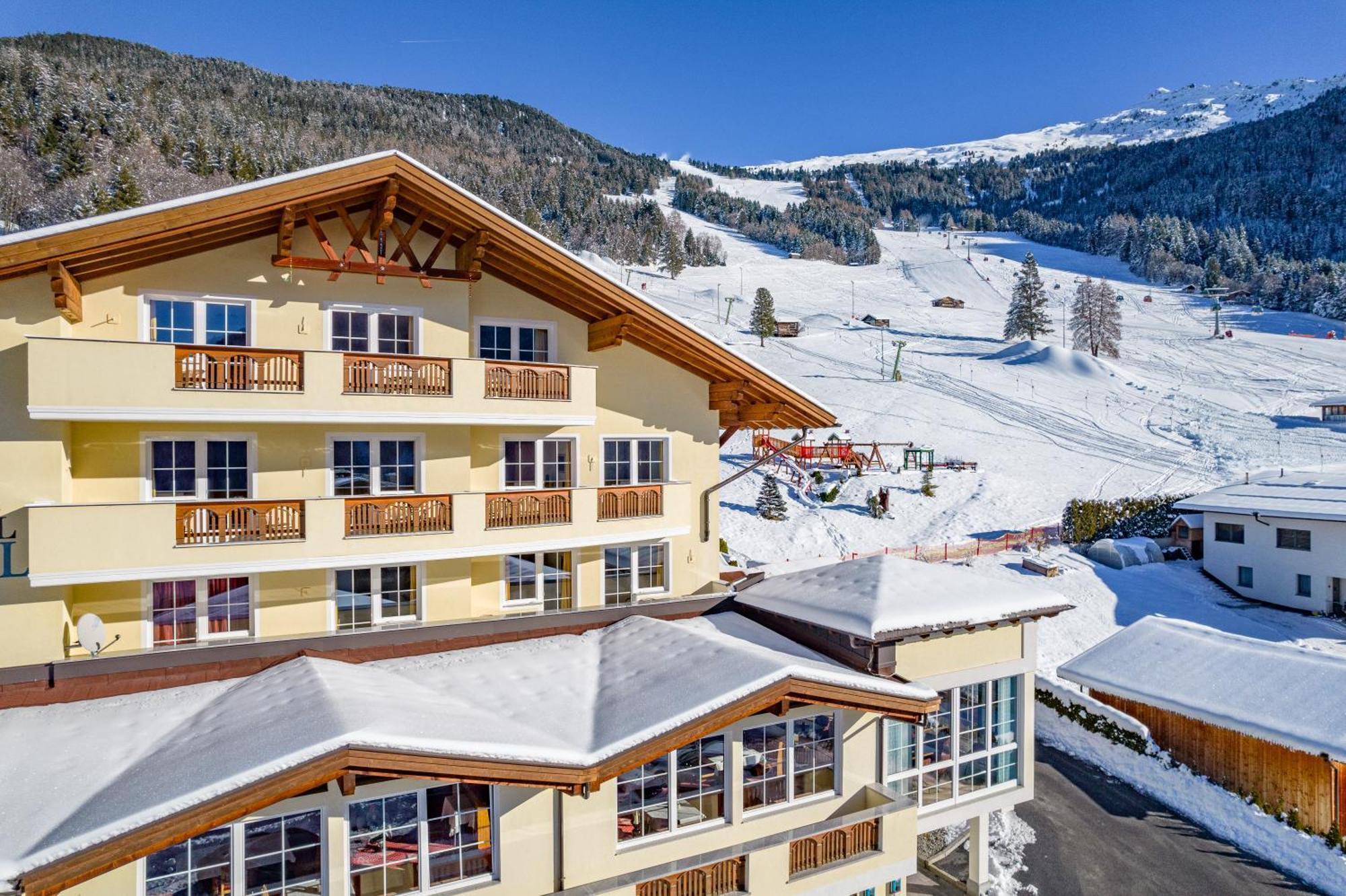 Hotel Alpen-Royal Jerzens Exteriör bild