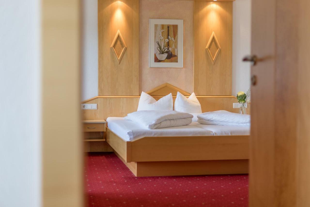 Hotel Alpen-Royal Jerzens Exteriör bild